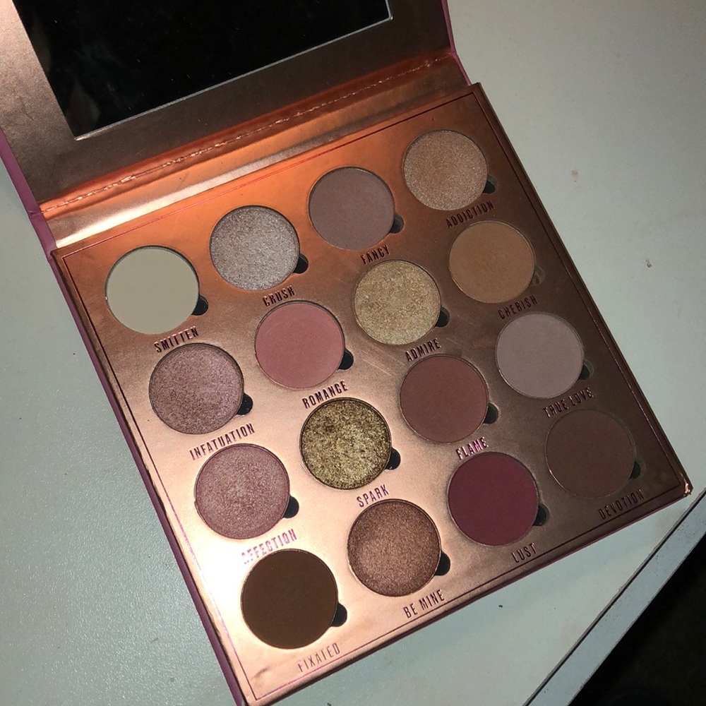 • Makeup Revolution Love is my drug palette •